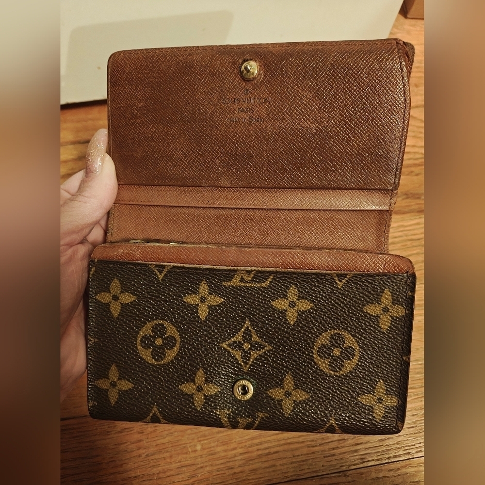 Louis Vuitton Monogram Porte Monnaie Tresor Wallet - Picture 4 of 16